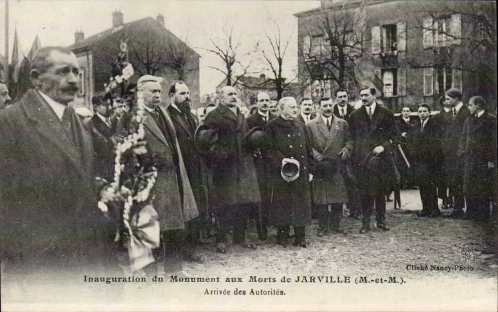 Einweihung des Kriegsdenkmals von JARVILLE (M.-et-M.) — Ankunft der Behörden — Clitehé Nancy-Photo - Vorderseite