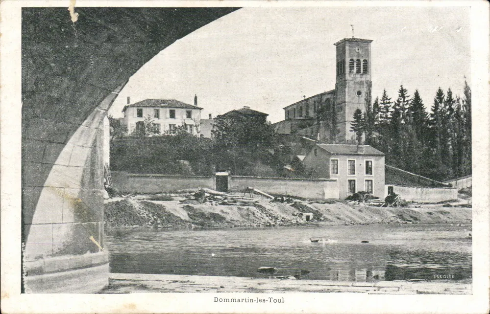 Dommartin-les-Toul — vista da rio e da igreja — editor Forisler - Frente