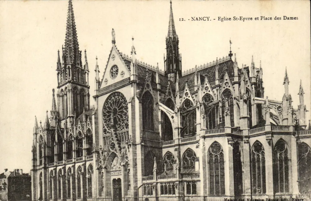 Nancy - Igreja de São Epvrê e Praça das Senhoras — Maison des Magasins Bannée, editora Nancy - Frente