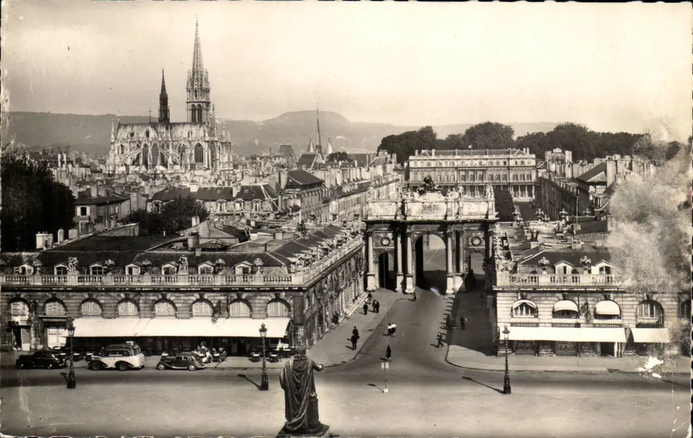 Vista de Nancy — Place Stanislas e catedral — Éditions du Globe, n°17 - Frente