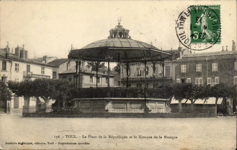TOUL - Die Place de la République und der Musikkiosk — Gerdolle et Briquet, Verleger, Toul - n°136 - Vorderseite