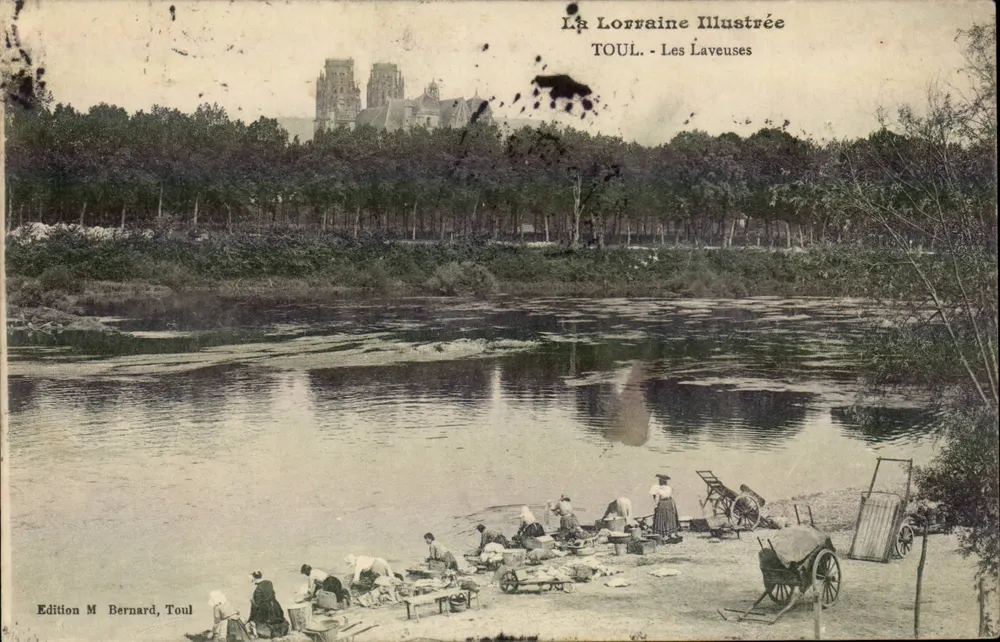 Toul - As Lavadeiras — La Lorraine Illustrée, Edição M. Bernard, Toul - Frente