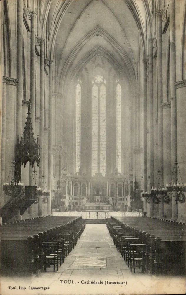 TOUL - Catedral (Interior) — vista da abside e vitrais — Imp. Lamontagne - Frente