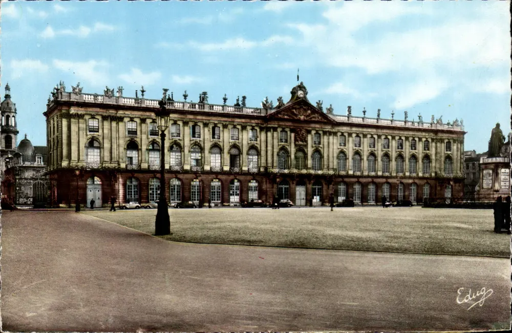 Nancy — Praça Stanislas. O Hotel de Ville — Editora Edug - Frente