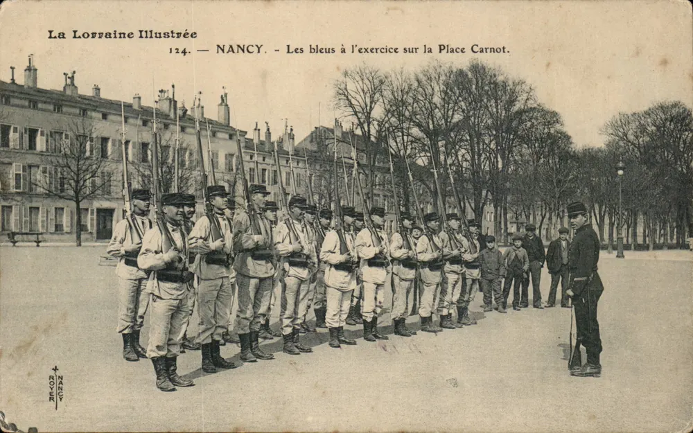 NANCY — Die Blauen beim Übungsgang auf der Place Carnot — La Lorraine Illustrée Nr. 124 - Vorderseite