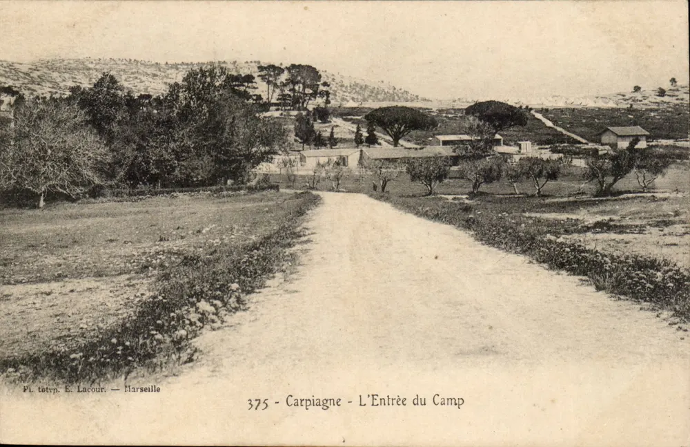Carpiagne - A Entrada do Campo — Pl. totyp. E. Lacour — Marseille, n° 375 - Frente