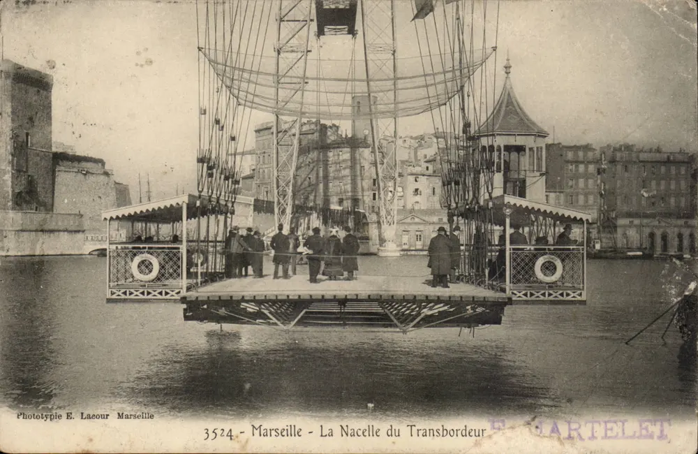 Marselha - A cabine do transbordador — Fototipia E. Lacaour, n° 3524 - Frente