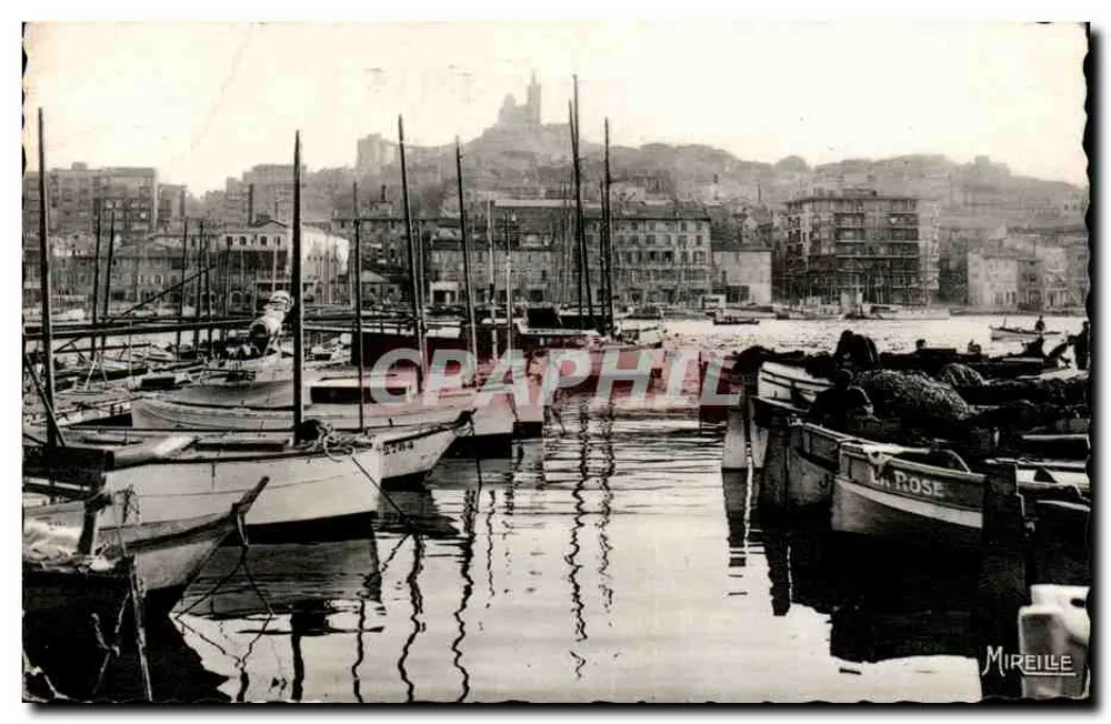 Hafen von Mireille — Ansicht des Hafens mit Booten und Hügel im Hintergrund — Mireille - Vorderseite