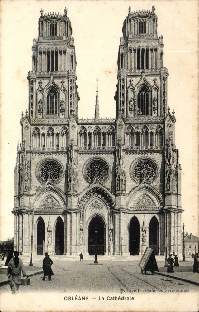 Orléans — A Catedral — Novas Galerias Parisienses - Frente