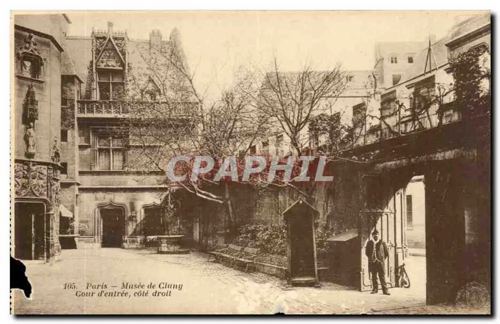 Paris — Museu de Cluny — Cour de entrada, lado direito - Frente