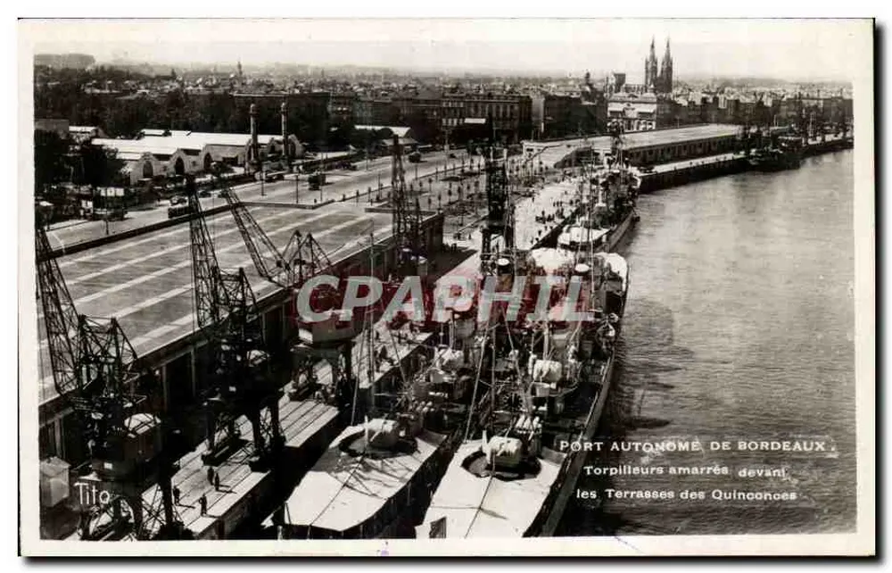 Port Autonome de Bordeaux — Torpilleurs amarrés devant les Terrasses des Quinconces - Vorderseite