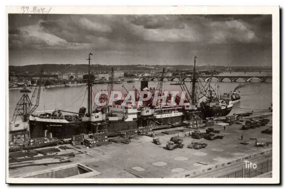 Hafen von Tito — Ansicht der Hafenanlagen und Schiffe — Verlag Tito - Vorderseite
