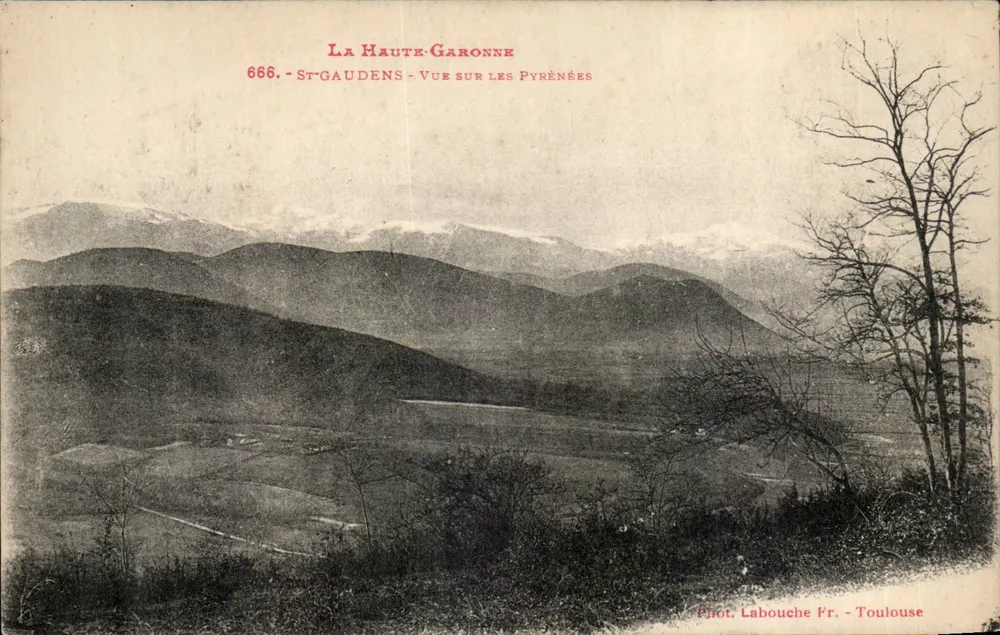 St-Gaudens - Vista sobre os Pirineus — La Haute-Garonne — Fot. Labouche Fr. - Toulouse - Frente