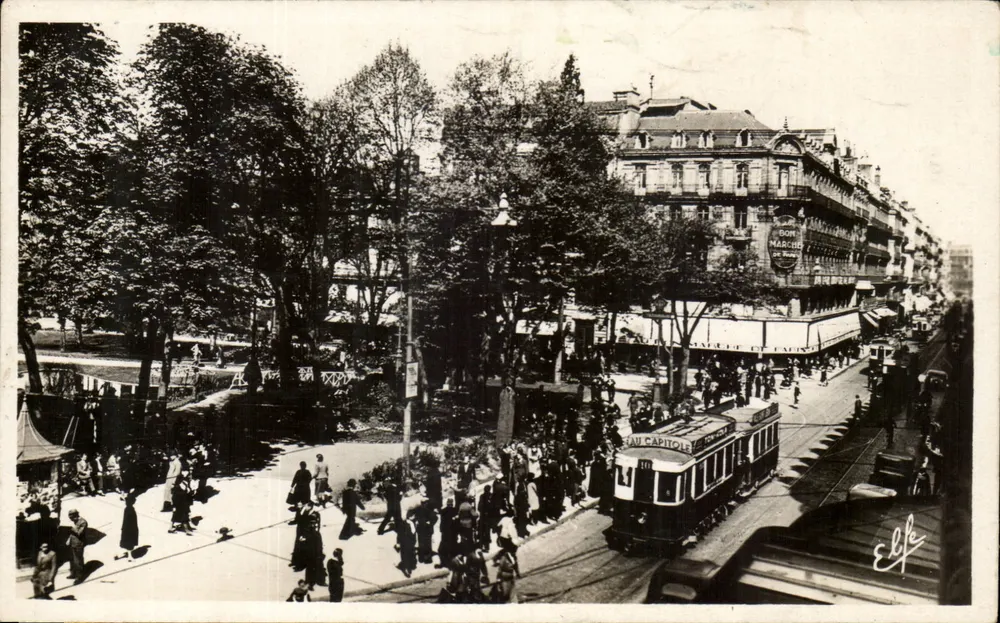 Toulouse - Square du Capitole — Straßenbahn und Markt — Éditions Labache frères - Vorderseite