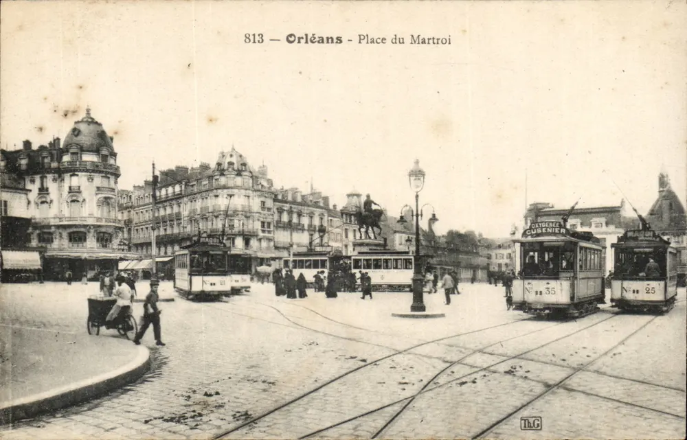 Orléans - Praça do Martroi — trilhos e estátua equestre — editor Th.G, n° 813 - Frente