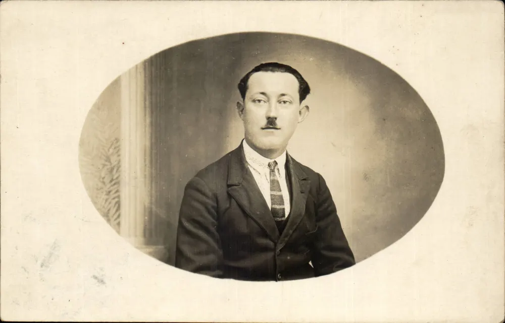 Retrato de homem — estúdio — editor desconhecido - Frente