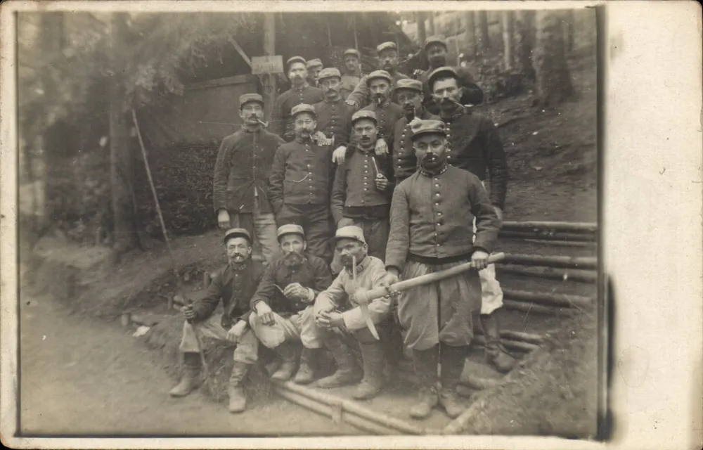 Grupo de soldados — foto militar — C. foto militar - Anverso
