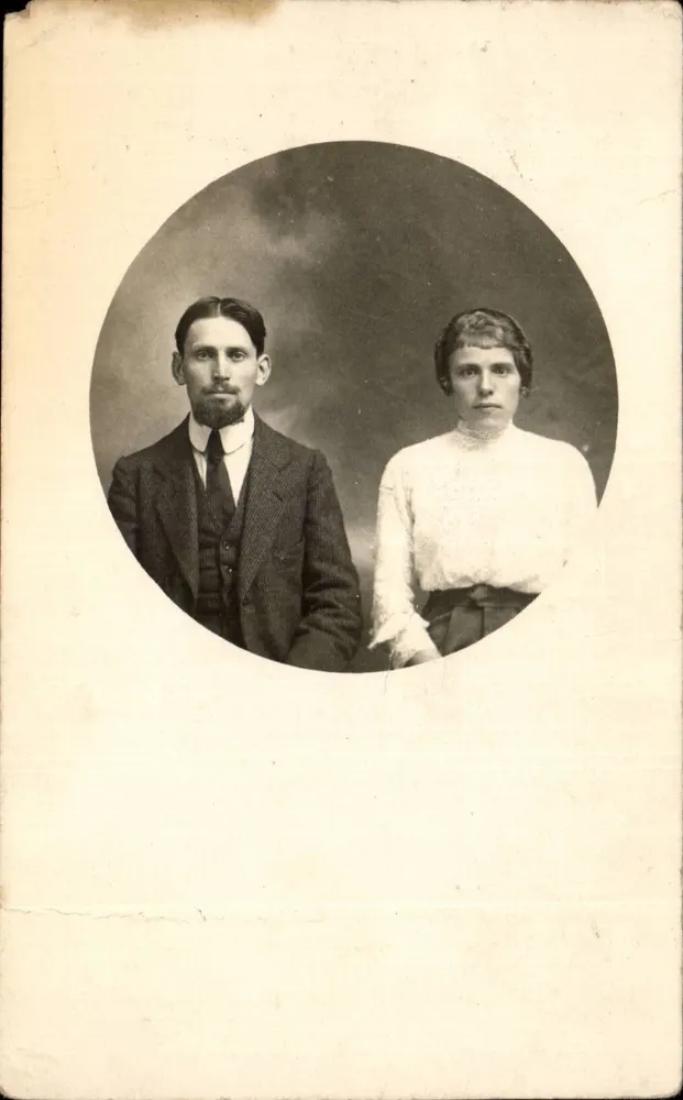 Retrato de casal — fotografia em preto e branco - Frente