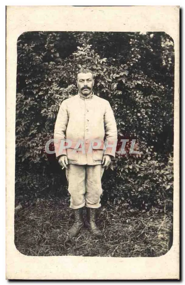 Soldado em uniforme — pose ao ar livre — Carte Postale - Frente