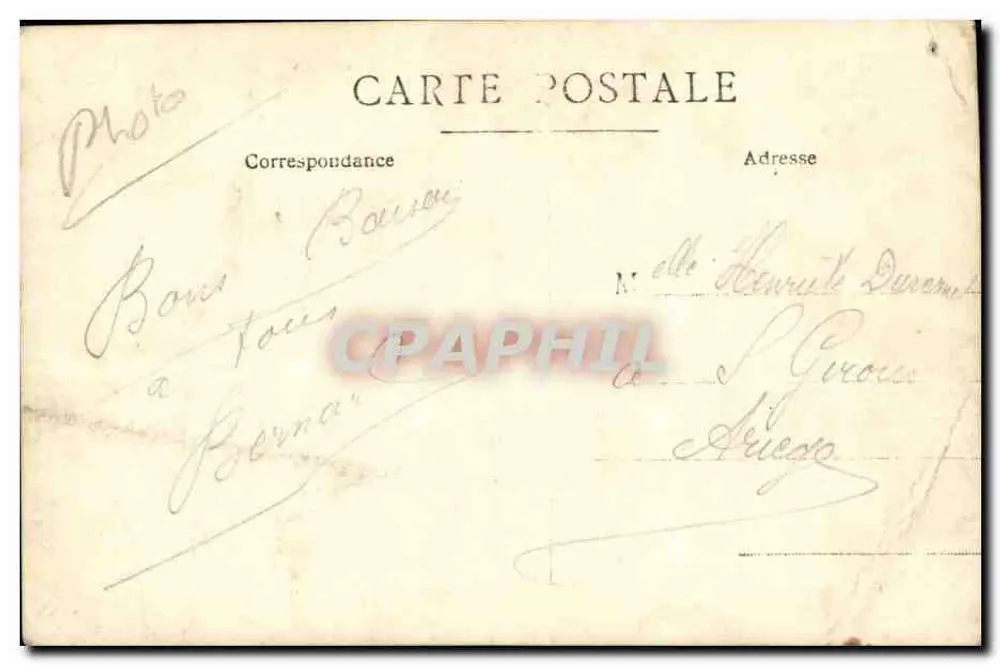 Grupo de soldados — diante de uma cabana de lata ondulada — editor desconhecido - Verso