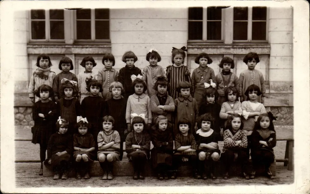 Gruppo di bambini — scuola o collegio — Cartolina Postale - Recto