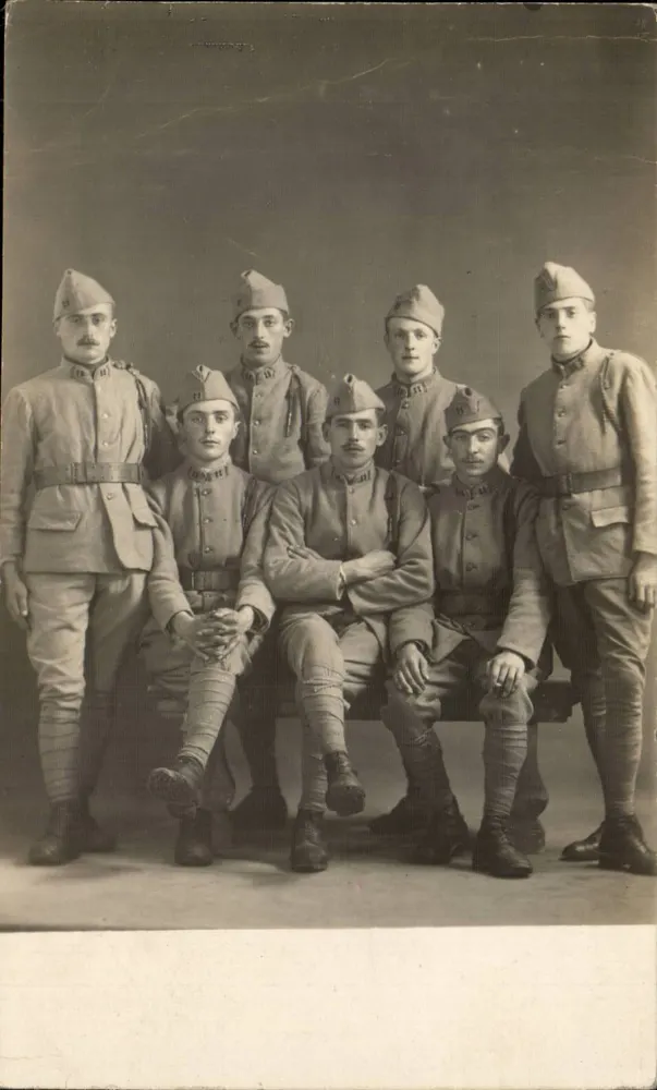 Gruppe von Soldaten in Uniform — Verlag C. Photo — Seriennummer nicht sichtbar - Vorderseite