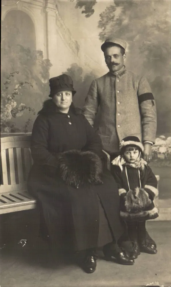 Familie in Winterkleidung — Photo Midget — 6 Succi, Italien - Vorderseite