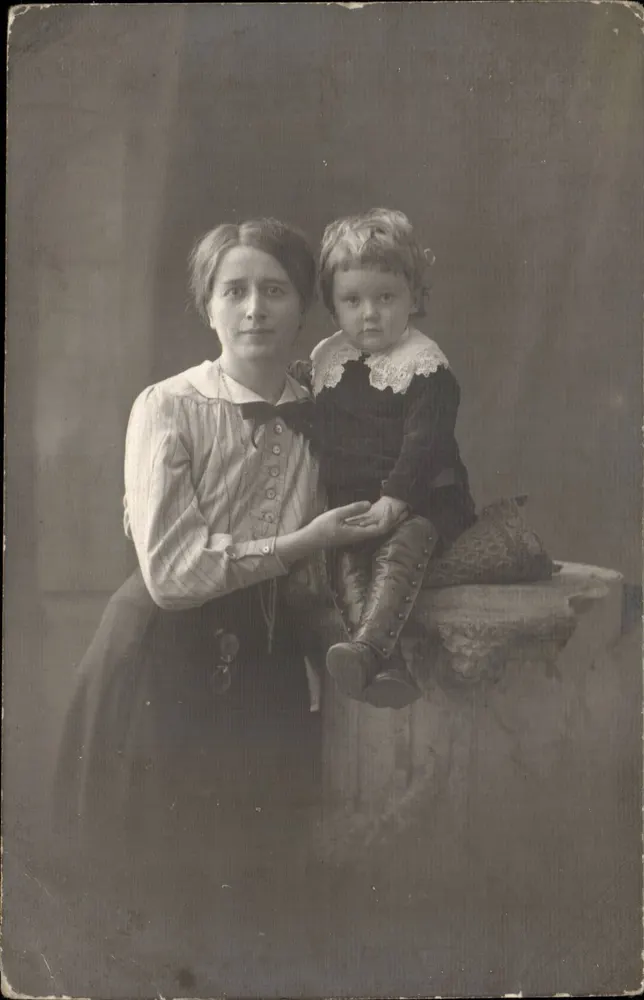 Frau und Kind — Fotostudio — R. Gallissaint, Bœspflug et Cie, Paris - Vorderseite