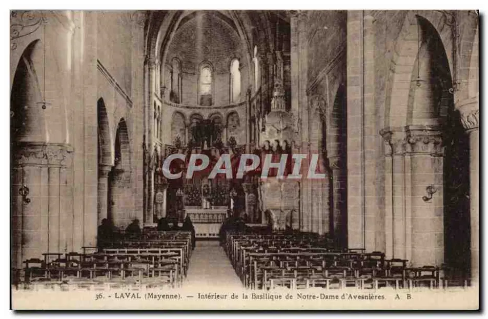 Innenansicht der Basilika Notre-Dame d'Avesnières — La Vallée (Mayenne) - Vorderseite