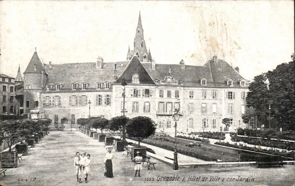 Grenoble O Palácio de Justiça e seu Jardim — editor AQUA PHOTO PARIS, n° 1353 - Frente