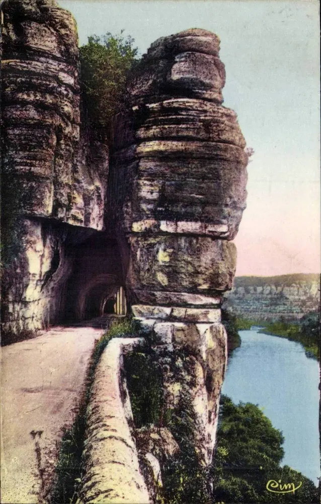 Vallon-Roums (Ardèche) — L'ingresso dei Tunnel — E. Mollier, Stampa Mâcon - Recto