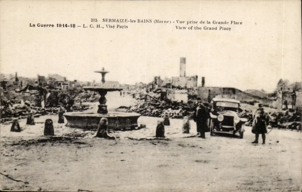 SERMAIZE-les BAINS (Maine) — Ansicht der Grande Place nach dem Krieg — L. C. H., Visé Paris - Vorderseite