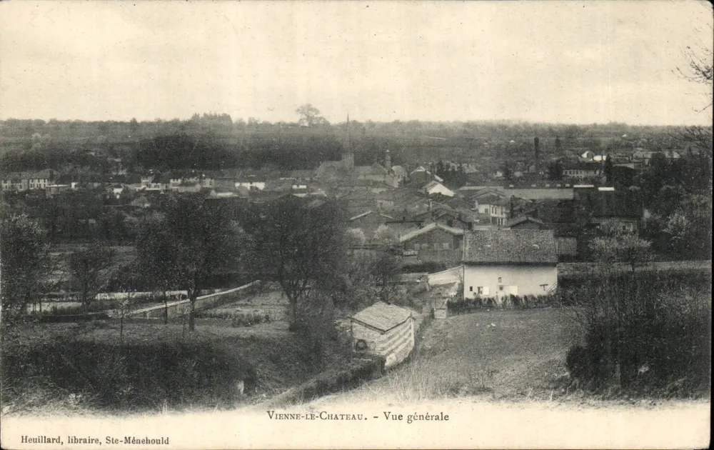 Vienne-le-Château — Vista geral — Heuillard, livreiro, Ste-Ménéhould - Frente