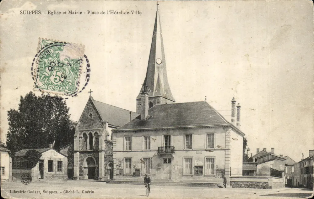 SUIPPES - Kirche und Rathaus - Place de l'Hôtel-de-Ville — Librairie Godart, Suippes. Cliché L. Guérin - Vorderseite