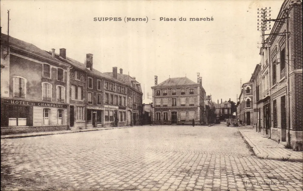 Suippes (Marne) — Pátio do mercado — Hanny Martin édit. - Frente