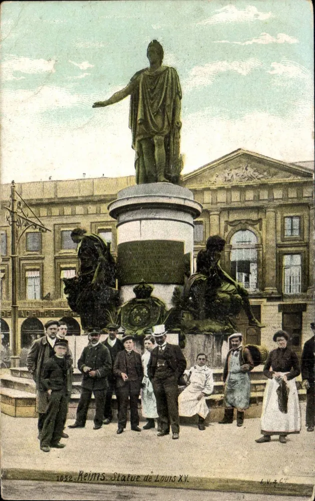 Estátua de Luís XV — Paris — editada por Reims - Frente