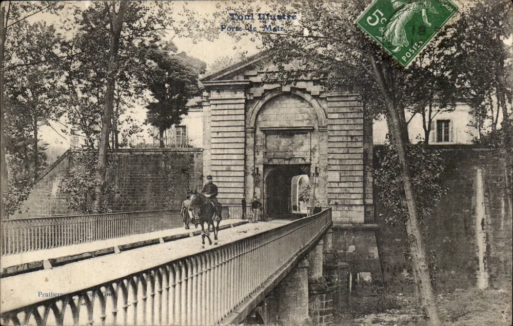Porta de Meaux — entrada monumental com passagem a cavalo — editor Pratherne, número de série não visível - Frente