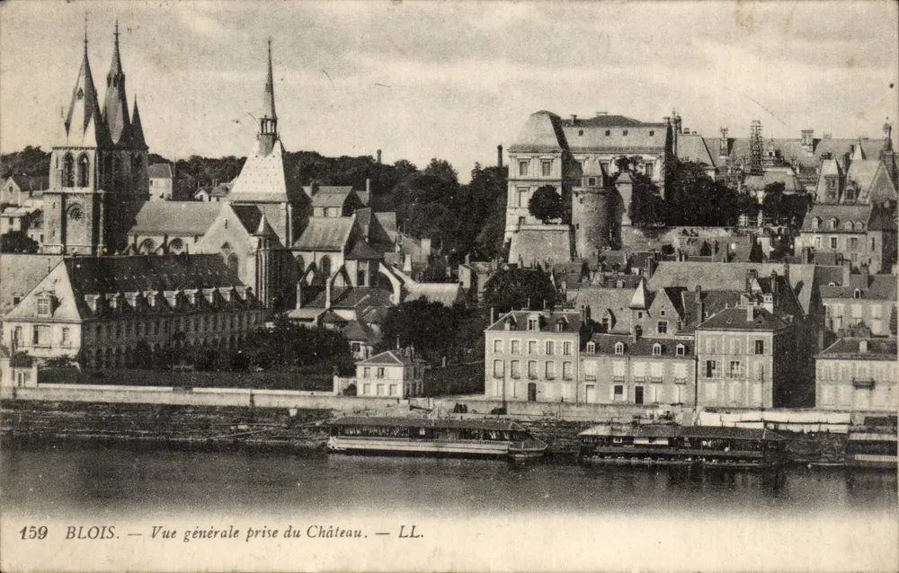 Blois — Vista geral tirada do Castelo — LL. n° 159 - Frente