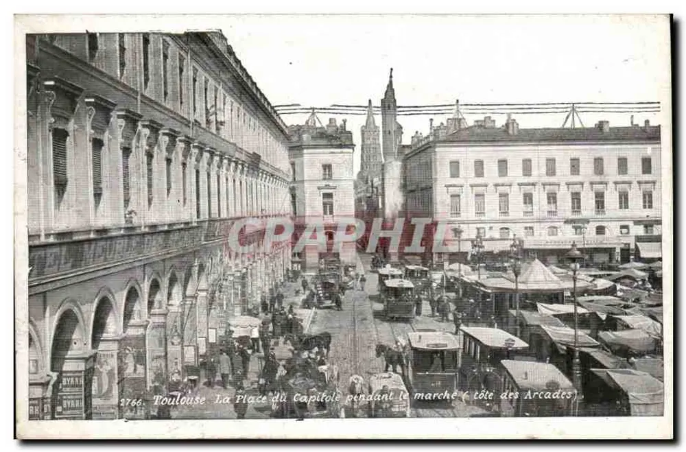 Toulouse. Die Place du Capitole während des Marktes (Seite der Arcades) — n° 2766 — Verlag nicht sichtbar - Vorderseite