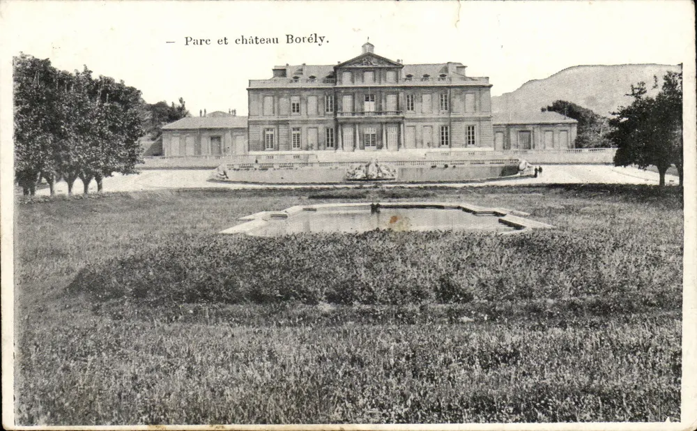 Parque e castelo de Borelý — vista do castelo e da fonte — sem editor e número visíveis - Frente