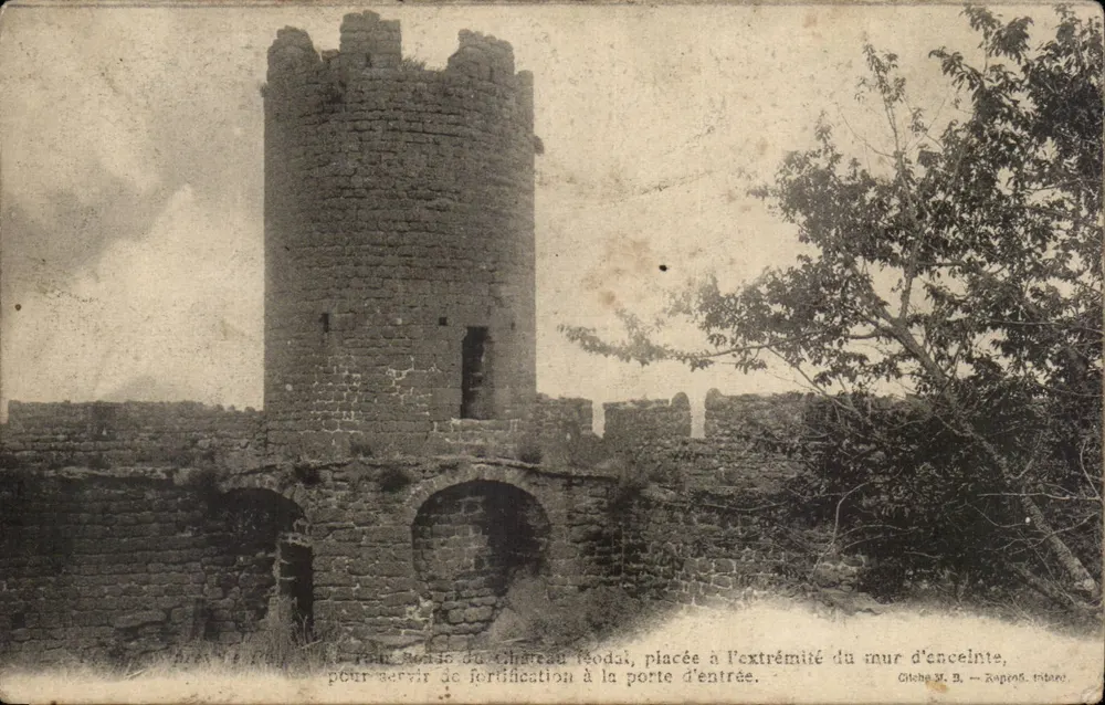 Torre redonda do castelo feudal de Édouard — localizada na extremidade do muro de contenção — Cliché M. B. — Raprofs. Impressor - Frente