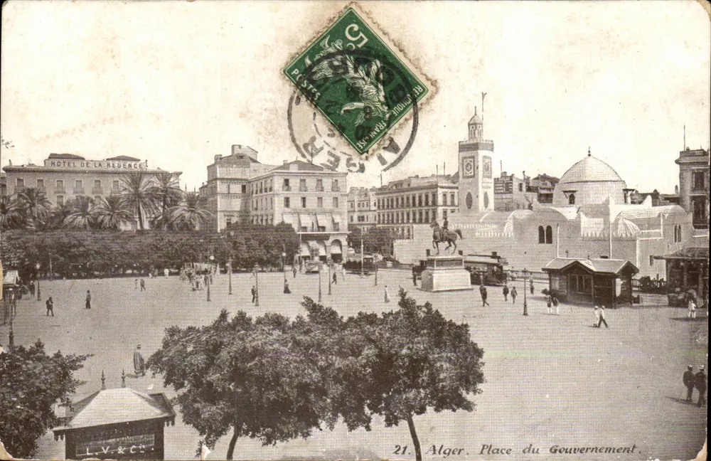 Alger. Place du Gouvernement — Panoramablick mit dem Hôtel de la Régence und dem Reiterdenkmal — Édition L.V.&Cie, n°21 - Vorderseite