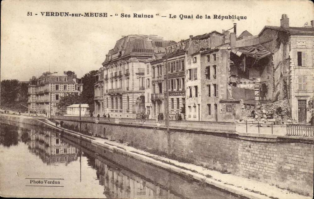 Verdun-sur-Meuse — Seine Ruinen — Der Quai de la République — Photo Verdun - Vorderseite