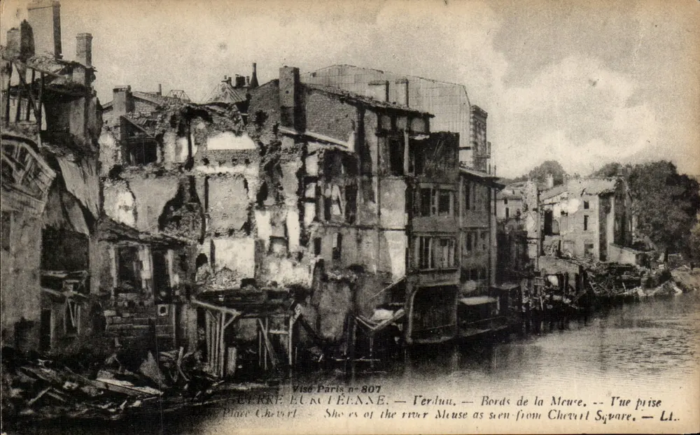 Margens do rio Meuse em Verdun — vista tirada da Place Chevrot — Viséo Paris n°807 - Frente
