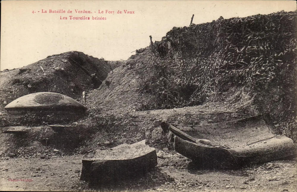 Die Schlacht von Verdun - Das Fort Vaux - Die zerstörten Türme — Photo-Verdun - Vorderseite