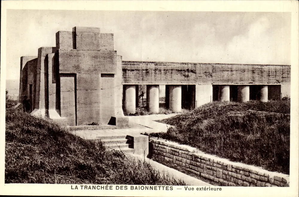 Die Schützengraben der Baionnetten — Außenansicht — Ventre, Architekt - Vorderseite