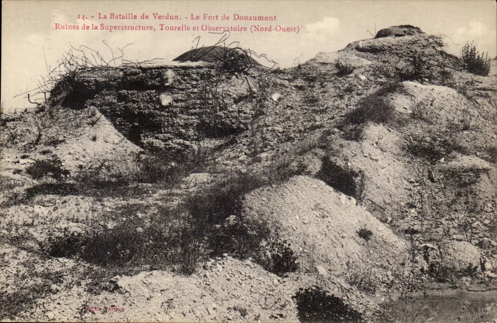 Ruinen der Superstruktur, Turm und Observatorium - Das Fort Donaumont (Nord-West) — Verdun - Vorderseite