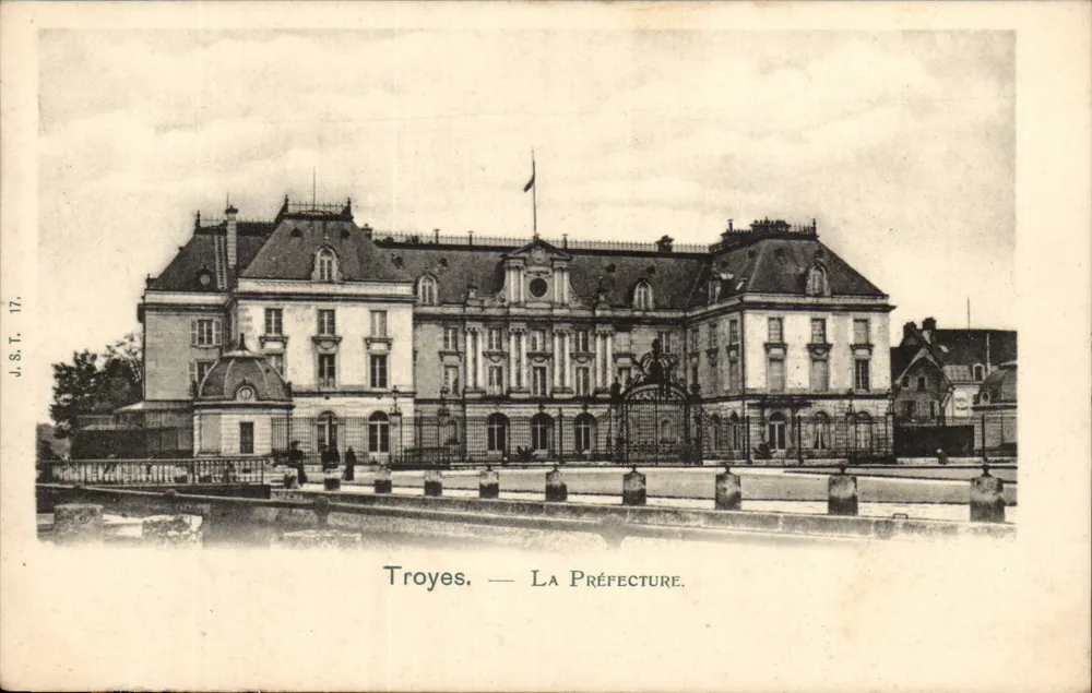 Troyes — A Prefeitura — J.S.T. 17 - Frente