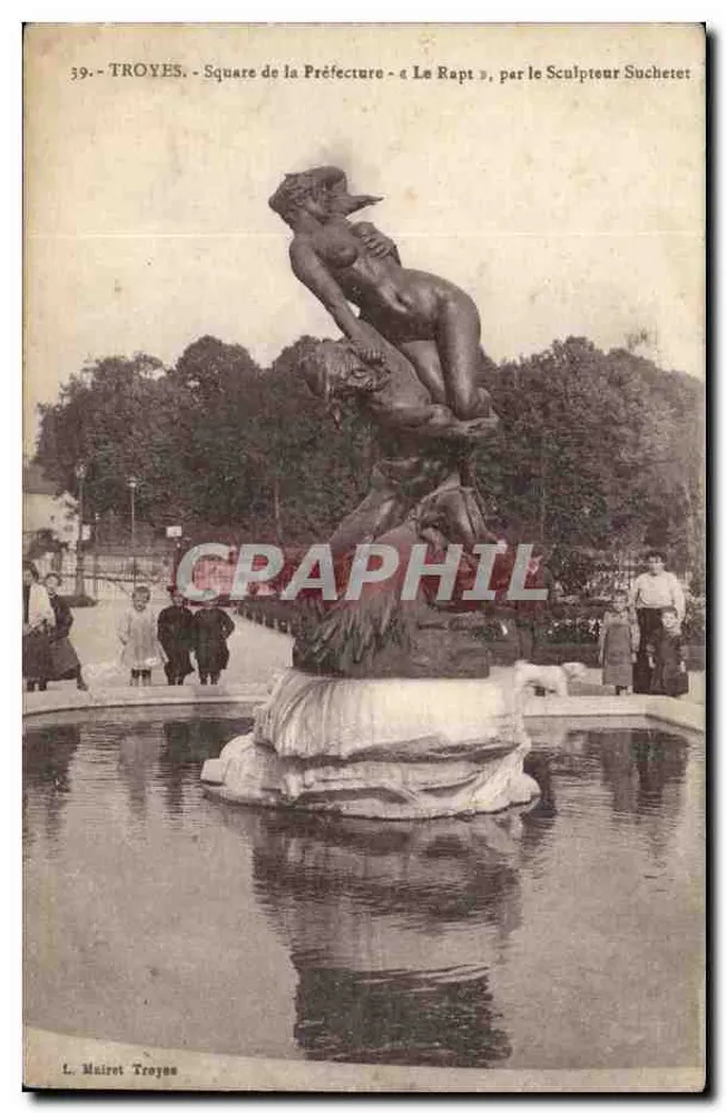 Troyes - Square de la Préfecture - « Le Rapt », von dem Bildhauer Suchetet - Vorderseite