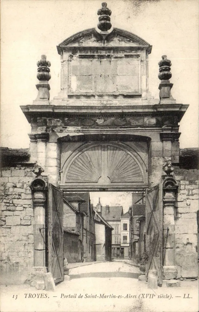 Troyes — Portal von Saint-Martin-es-Aires (17. Jahrhundert) — LL. - Vorderseite
